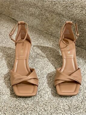 Anne Klein Nude/Tan Twisted Front Ankle-Strap Heels NWOT